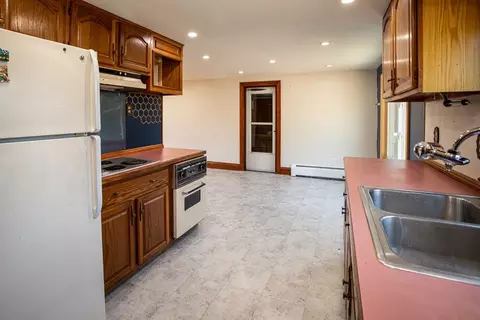 7 Diane St, Acushnet, MA 02743 photo 9