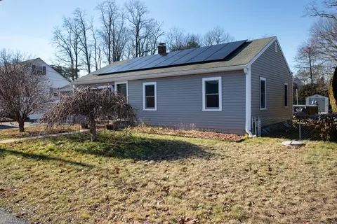 7 Diane St, Acushnet, MA 02743 photo 2
