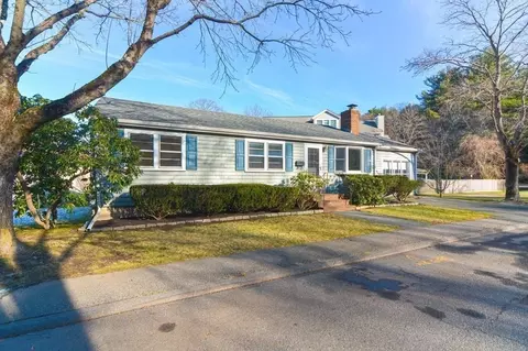 4 Pulaski Dr, Manchester, MA 01944