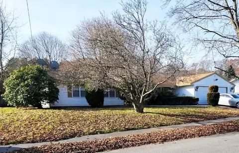 4 Walden Hill Dr, Peabody, MA 01960