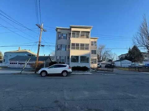 12 Hartford St, Fitchburg, MA 01420