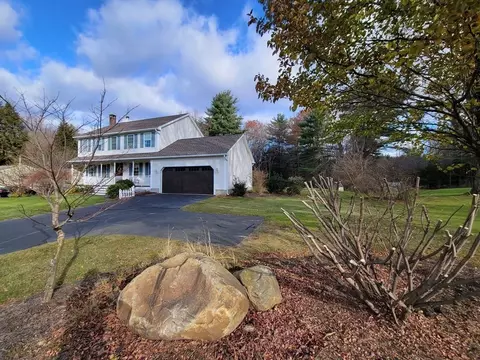 67 Farnham Ln, Westfield, MA 01085
