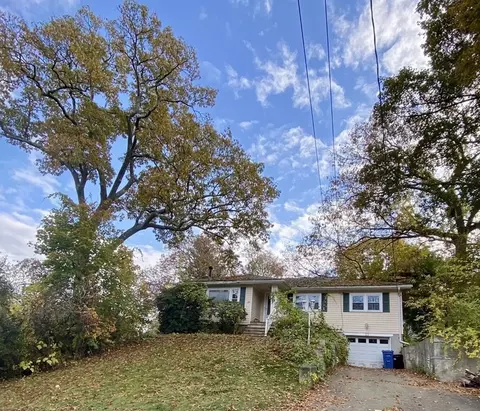 23 Curve St, Wakefield, MA 01880