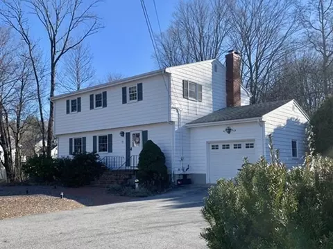 87 Cummings St, Attleboro, MA 02703