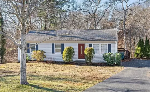 28 Burnside St, Plymouth, MA 02360