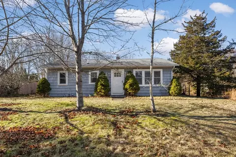 28 Prince Henry Dr, Falmouth, MA 02536