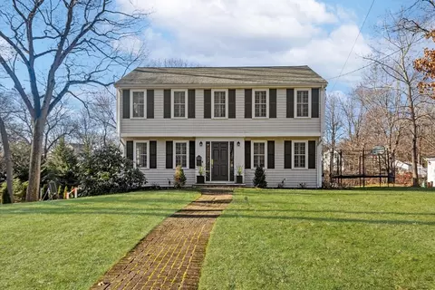 5 Stonegate Ln, Hingham, MA 02043