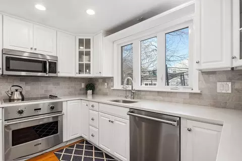 5 Stonegate Ln, Hingham, MA 02043 photo 4