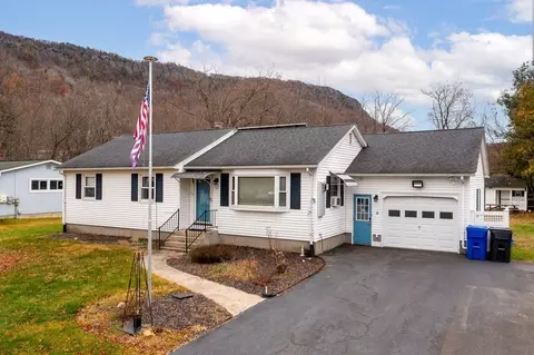 8 David Richardson Cir, Easthampton, MA 01027