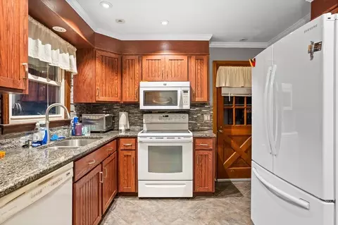 8 David Richardson Cir, Easthampton, MA 01027 photo 9