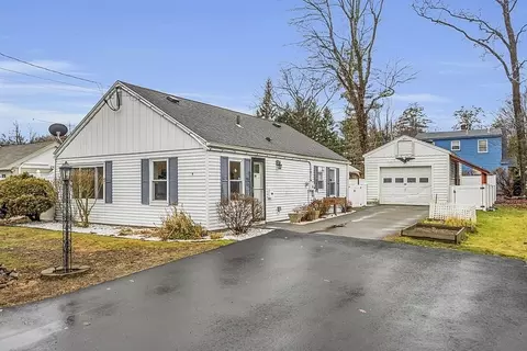 9 John St, Lunenburg, MA 01462