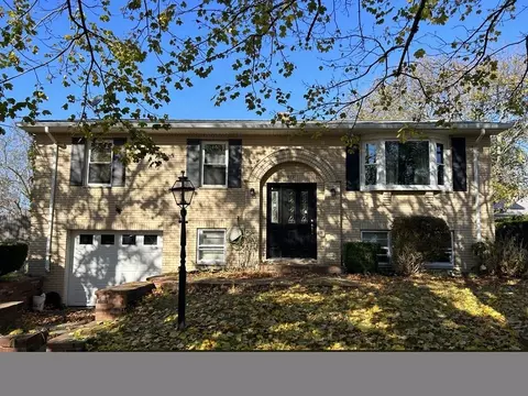 479 Loftus St, New Bedford, MA 02746