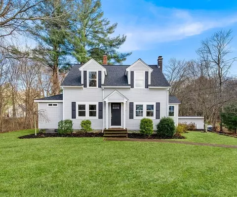 17 Keeler Rd, Whitinsville, MA 01588