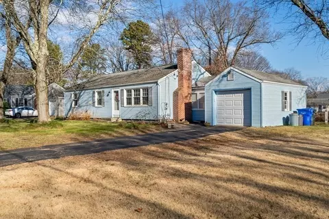 89 Fox Hill Rd, Springfield, MA 01118 photo 2