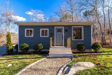 45 Holly St, Gloucester, MA 01930