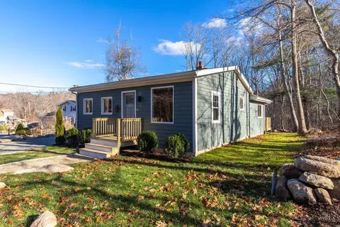 45 Holly St, Gloucester, MA 01930 photo 2