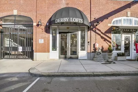 51 Lafayette St #207, Salem, MA 01970