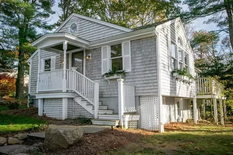 5 Scraggy Neck Ext, Cataumet, MA 02534