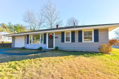 16 Caroline Dr, Bellingham, MA 02019