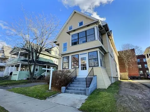 15 Leete St, Springfield, MA 01108