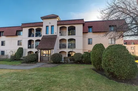 685 Oak St #24-12, Brockton, MA 02301