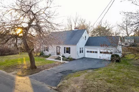 48 Fairview St, Agawam, MA 01001