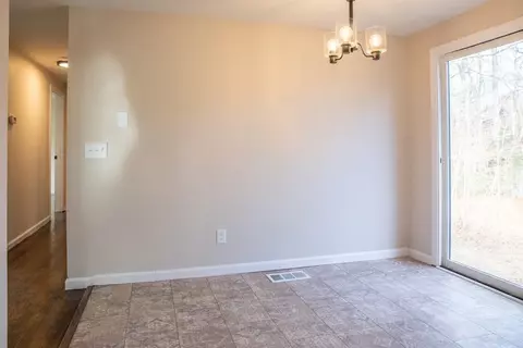 63 Phelps St, Easthampton, MA 01027 photo 8