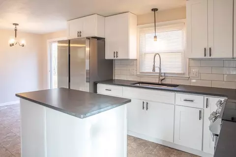 63 Phelps St, Easthampton, MA 01027 photo 5