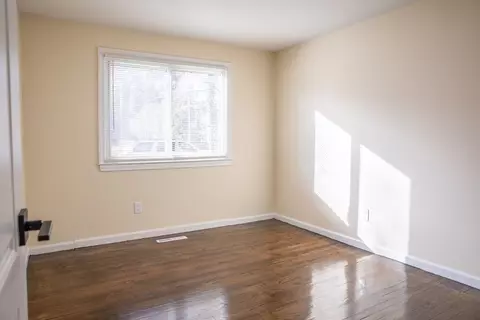 63 Phelps St, Easthampton, MA 01027 photo 23