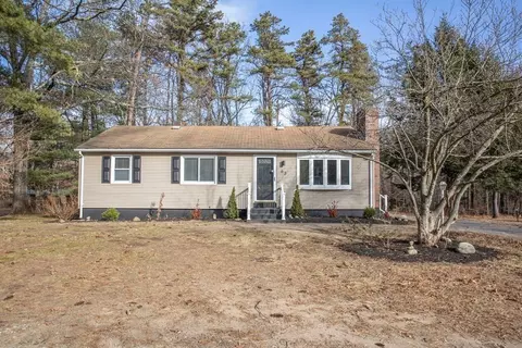 63 Phelps St, Easthampton, MA 01027 photo 2