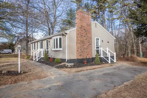 63 Phelps St, Easthampton, MA 01027 photo 4