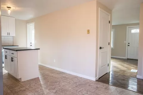 63 Phelps St, Easthampton, MA 01027 photo 7