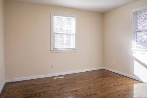 63 Phelps St, Easthampton, MA 01027 photo 17