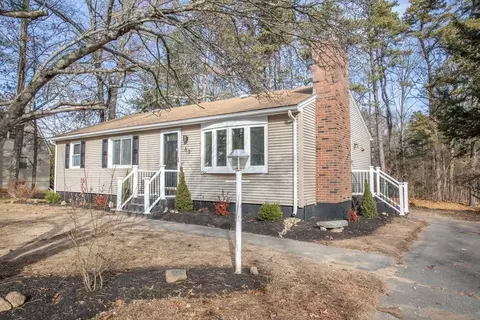 63 Phelps St, Easthampton, MA 01027