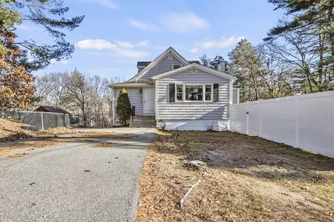 32 Crimson Rd, Billerica, MA 01821
