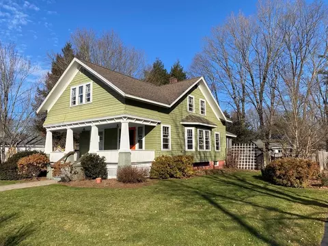 17 Wright St, Easthampton, MA 01027 photo 3