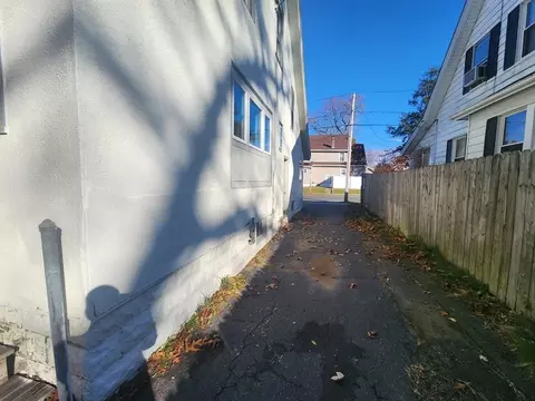 18 Brunswick, Springfield, MA 01108 photo 3