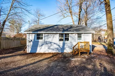 3 Helen Ave, Rutland, MA 01543