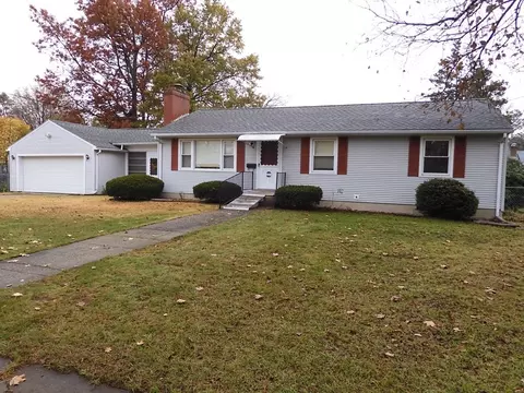 77 Champlain Ave, Springfield, MA 01151