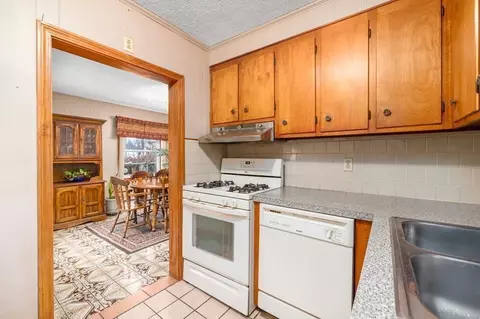 132 Horton St, Fall River, MA 02723 photo 8