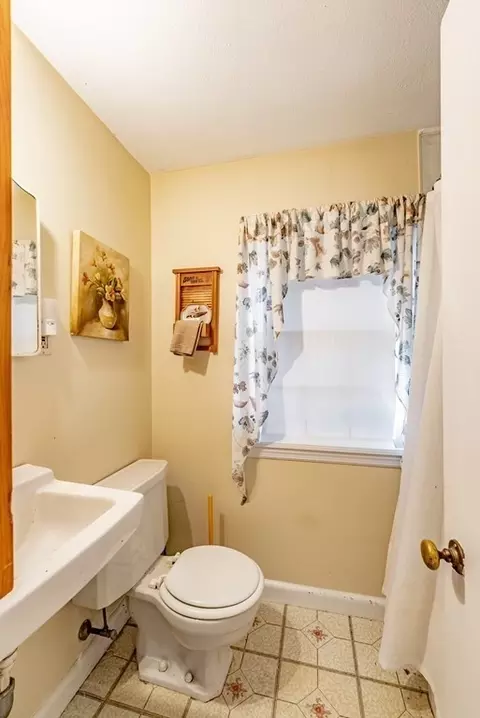 110 Haven Ave, Chicopee, MA 01013 photo 19