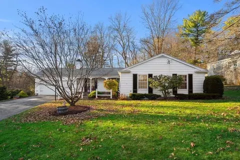 19 Regent Dr, Danvers, MA 01923 photo 2