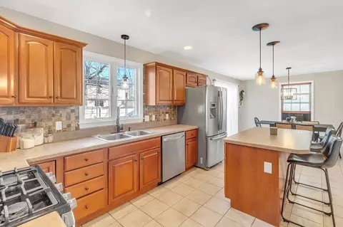 29 Bruce St, Springfield, MA 01119 photo 8
