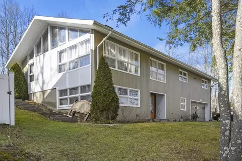 33 Scenic Dr, Worcester, MA 01602