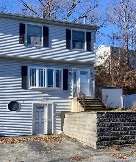 28 Orono St, Worcester, MA 01606