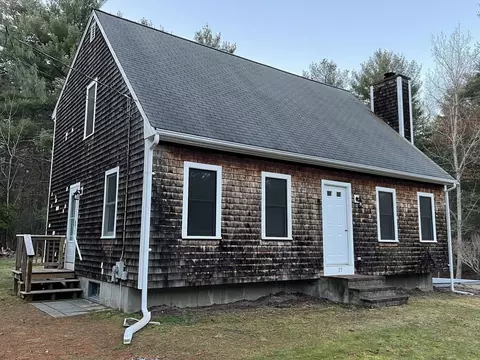 15 Blossom Ln, Berkley, MA 02779