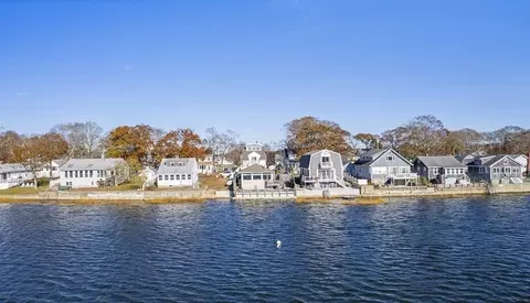 136 Pinehurst Dr, Wareham, MA 02571