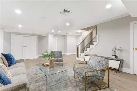411 E 3rd St #1, Boston, MA 02127 photo 12