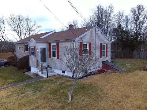 61 2nd St, Swansea, MA 02777