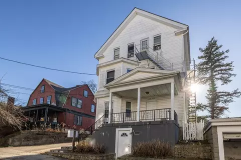 47 Manton St, Fall River, MA 02724 photo 3